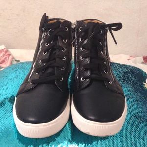 Dolce Vita High top sneaker shoes